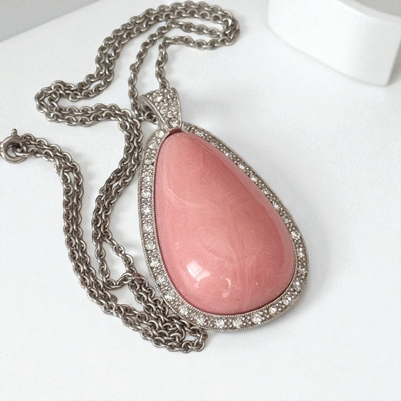 Elegant Pink Teardrop Pendant Necklace - Picture 3 of 4